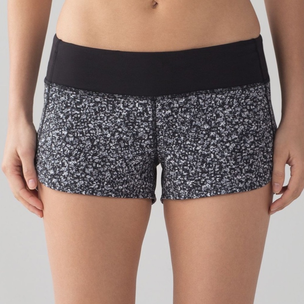 Lululemon Speed Short Daisy Dust Alpine White 6
